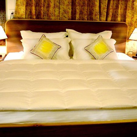 Ikraam Inn Bed & Breakfast Srīnagar Buitenkant foto