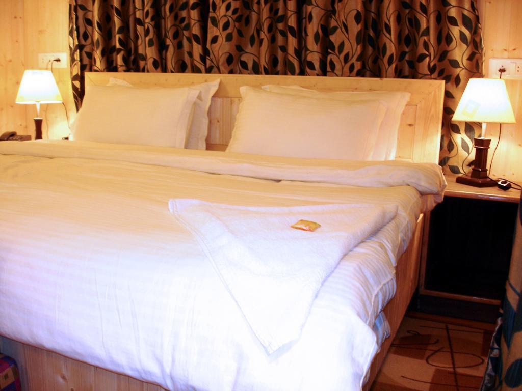Ikraam Inn Bed & Breakfast Srīnagar Kamer foto