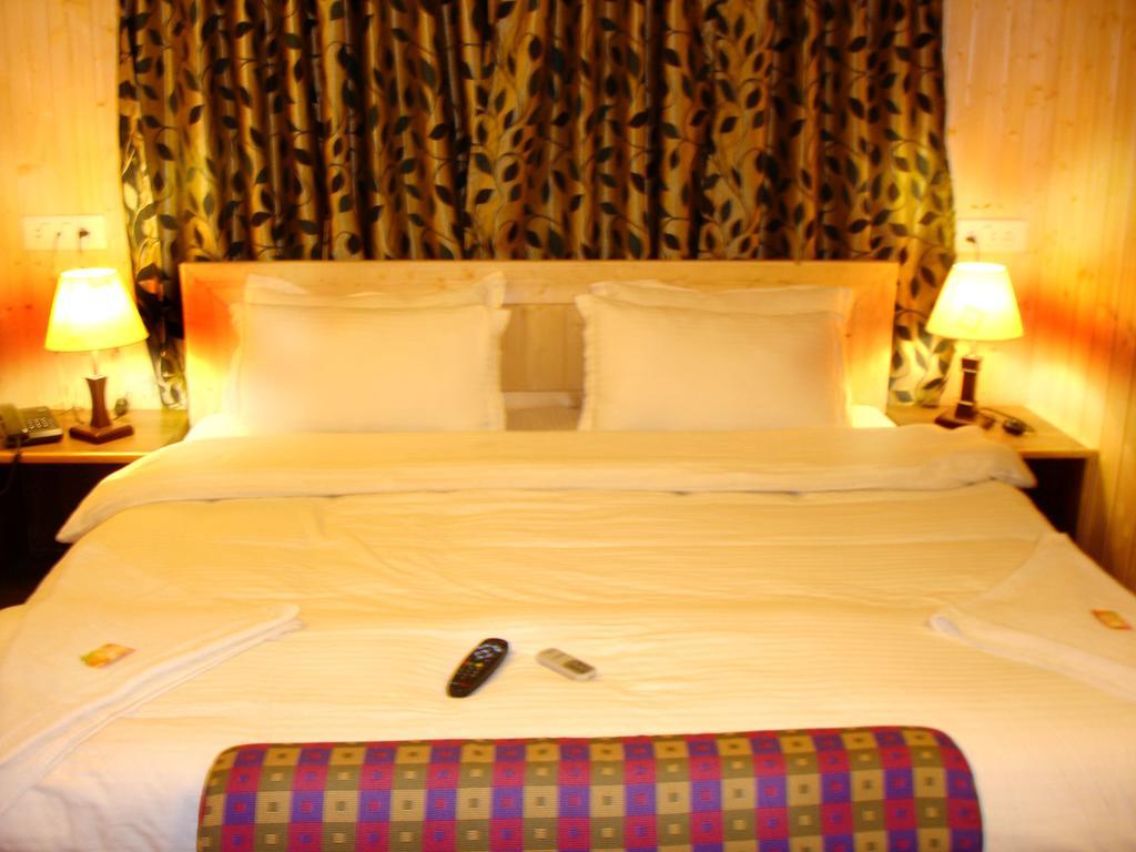 Ikraam Inn Bed & Breakfast Srīnagar Kamer foto