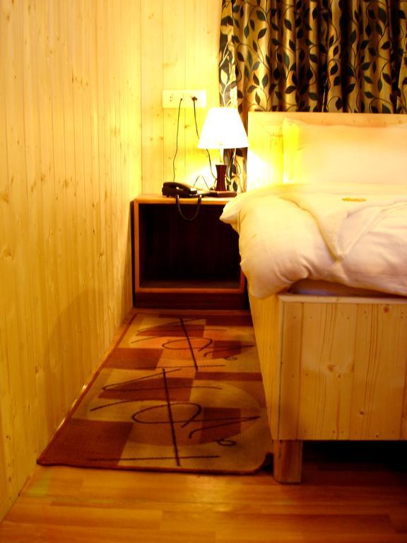 Ikraam Inn Bed & Breakfast Srīnagar Kamer foto