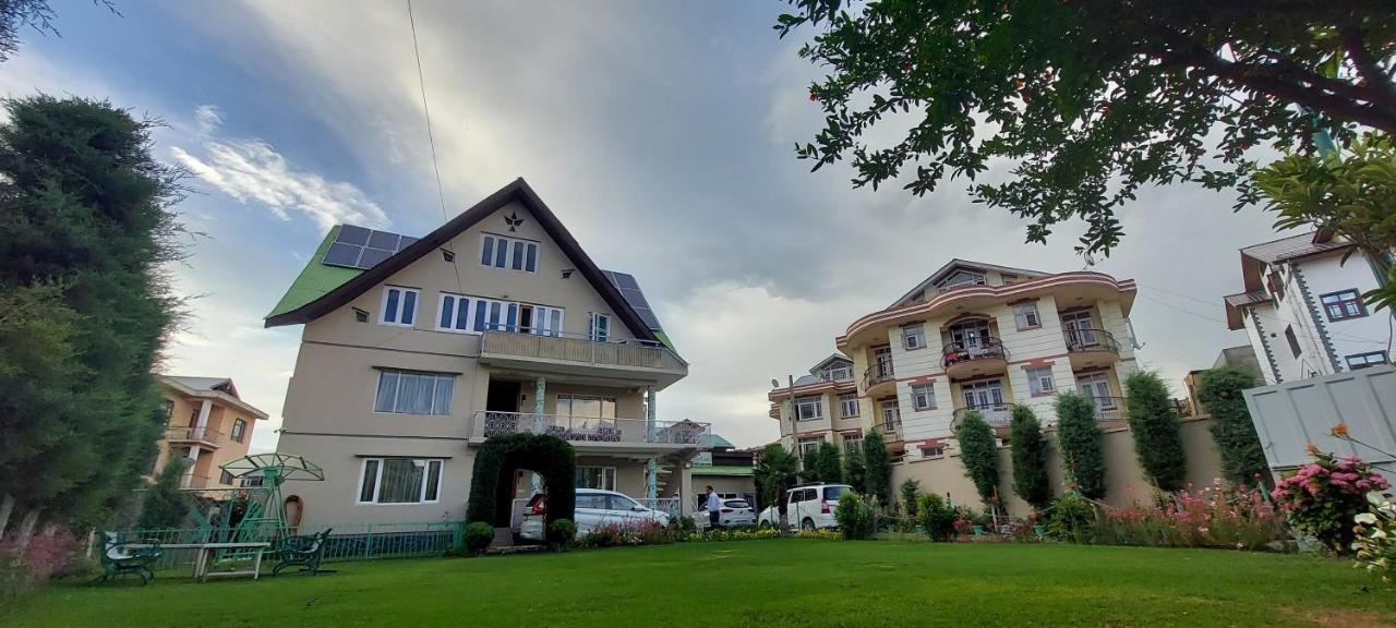 Ikraam Inn Bed & Breakfast Srīnagar Buitenkant foto