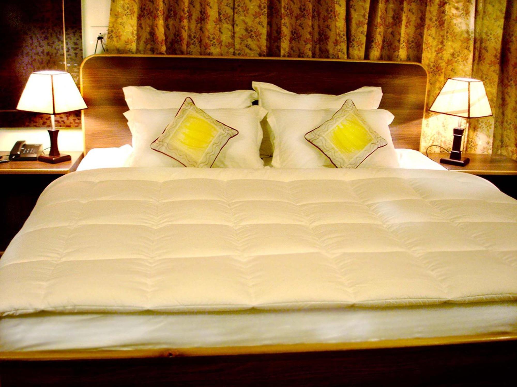 Ikraam Inn Bed & Breakfast Srīnagar Buitenkant foto