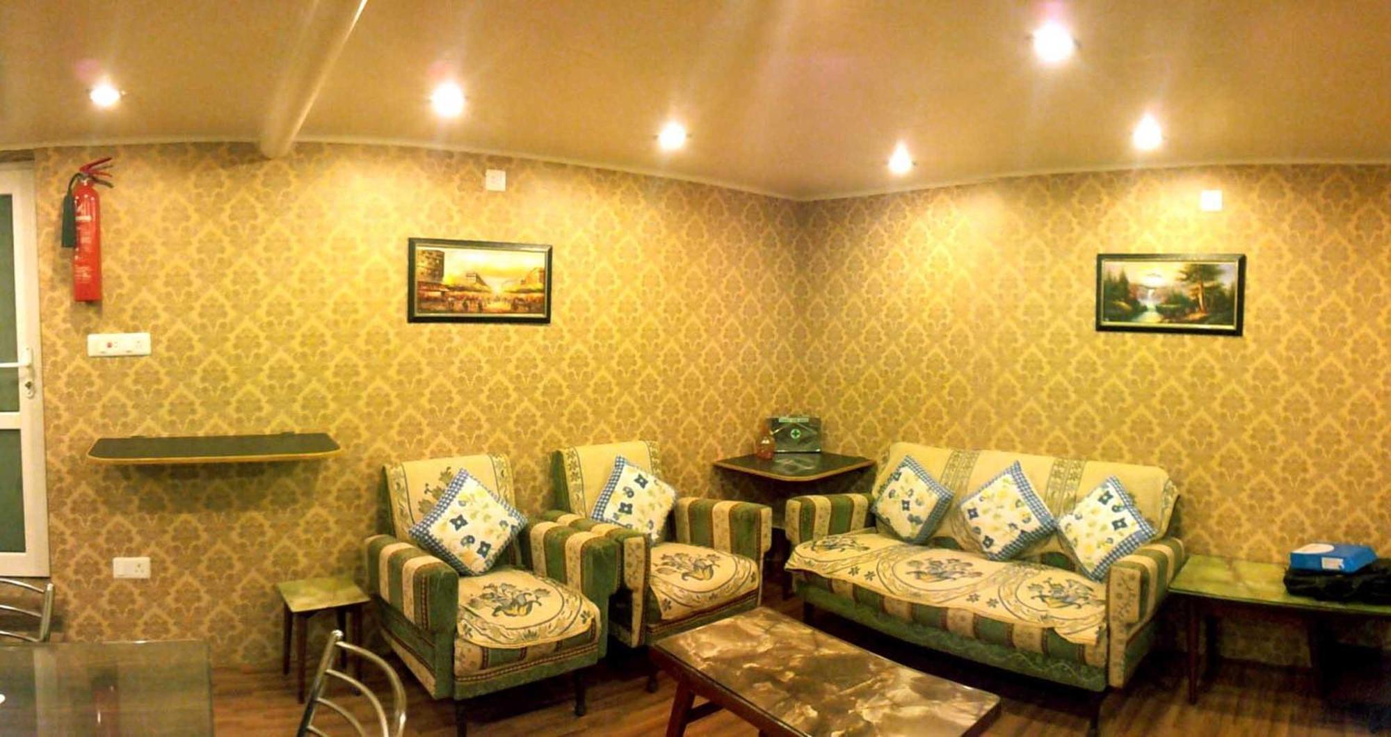 Ikraam Inn Bed & Breakfast Srīnagar Buitenkant foto
