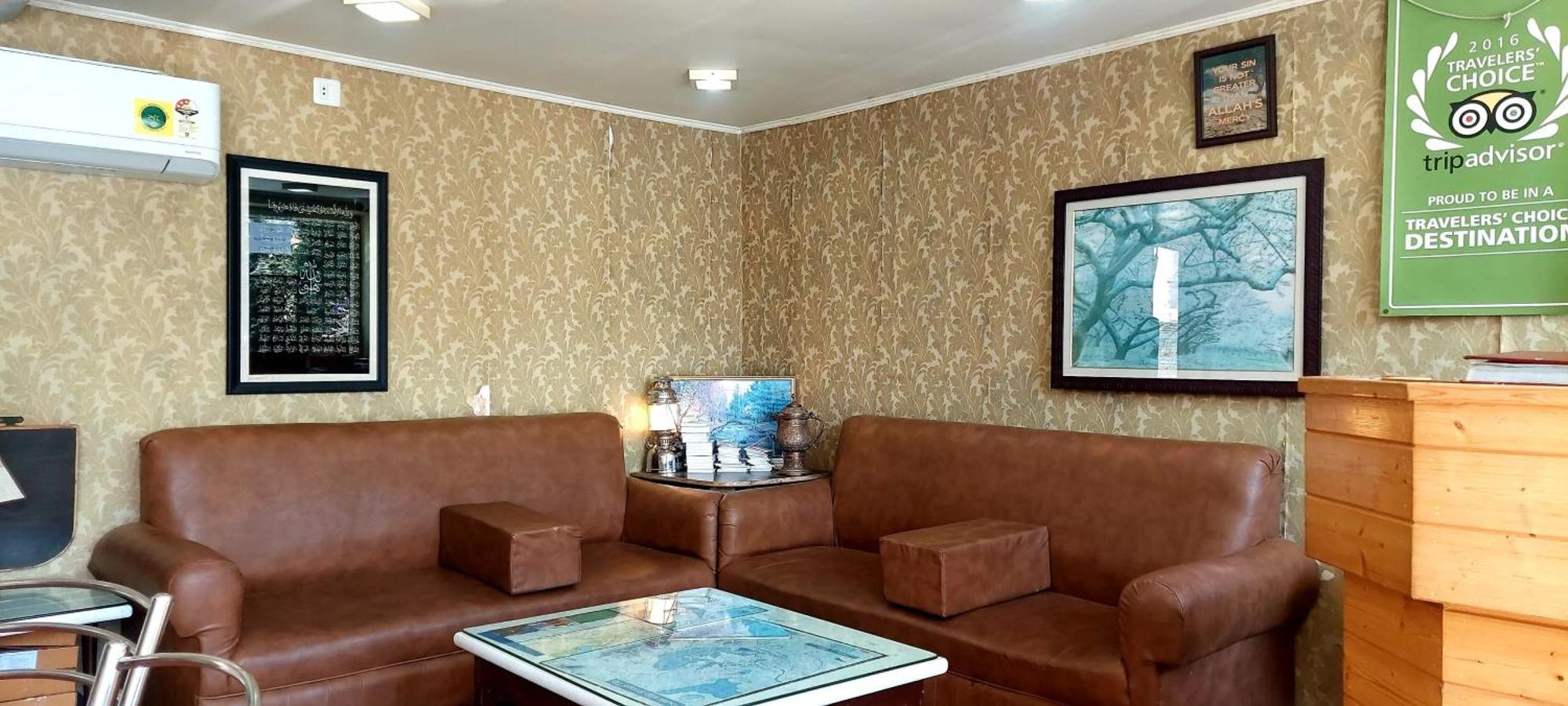 Ikraam Inn Bed & Breakfast Srīnagar Buitenkant foto