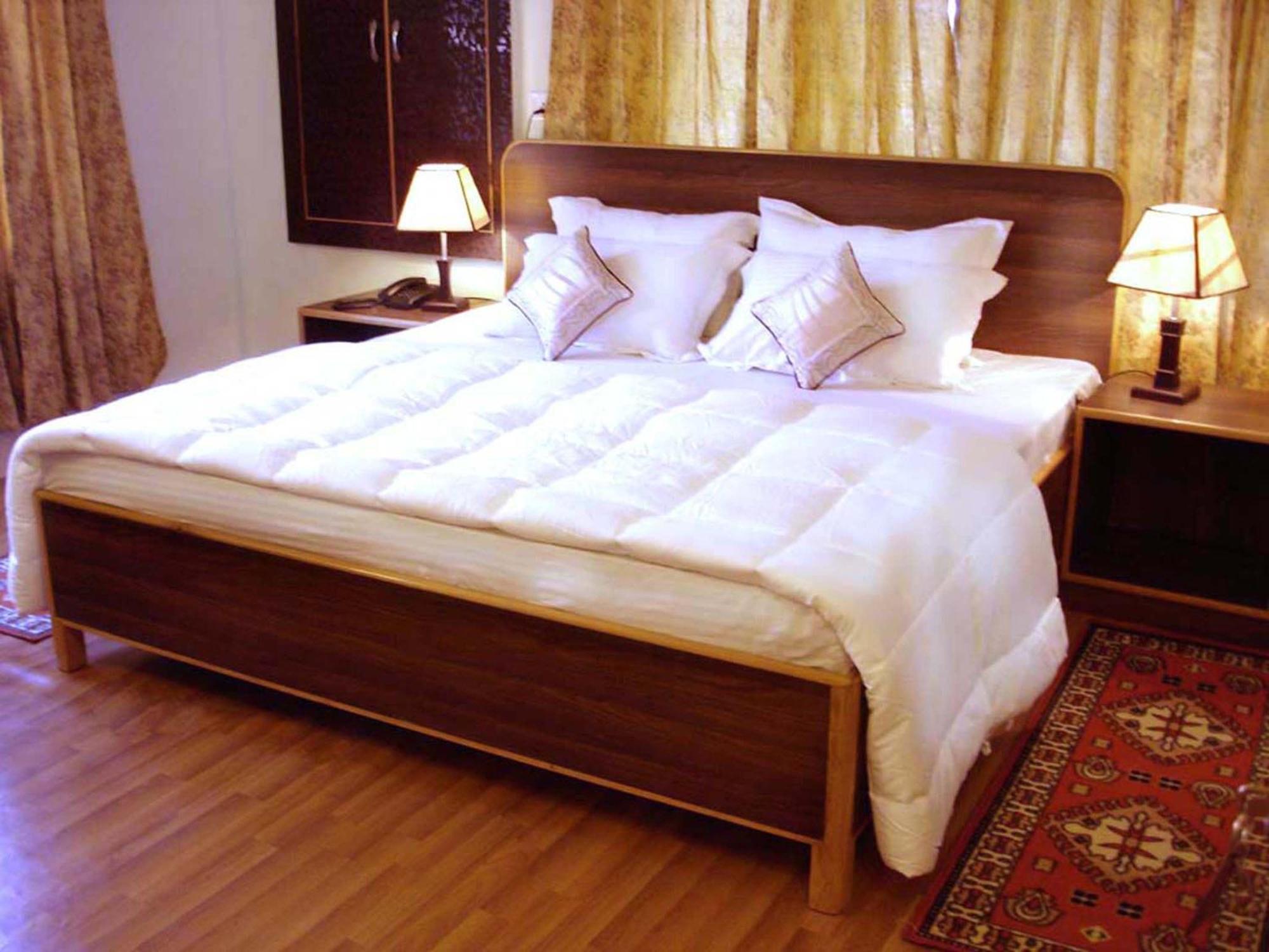 Ikraam Inn Bed & Breakfast Srīnagar Buitenkant foto