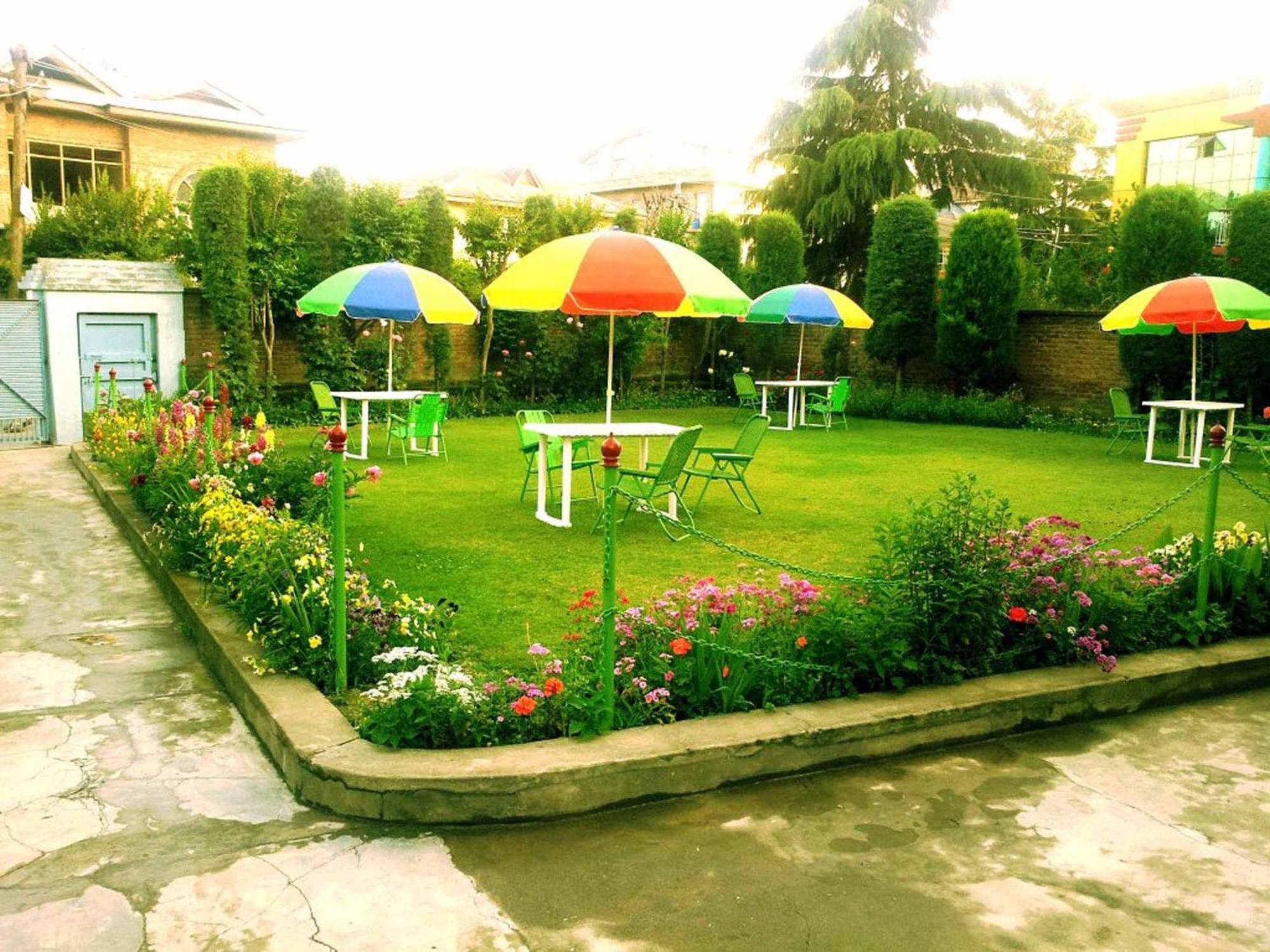 Ikraam Inn Bed & Breakfast Srīnagar Buitenkant foto