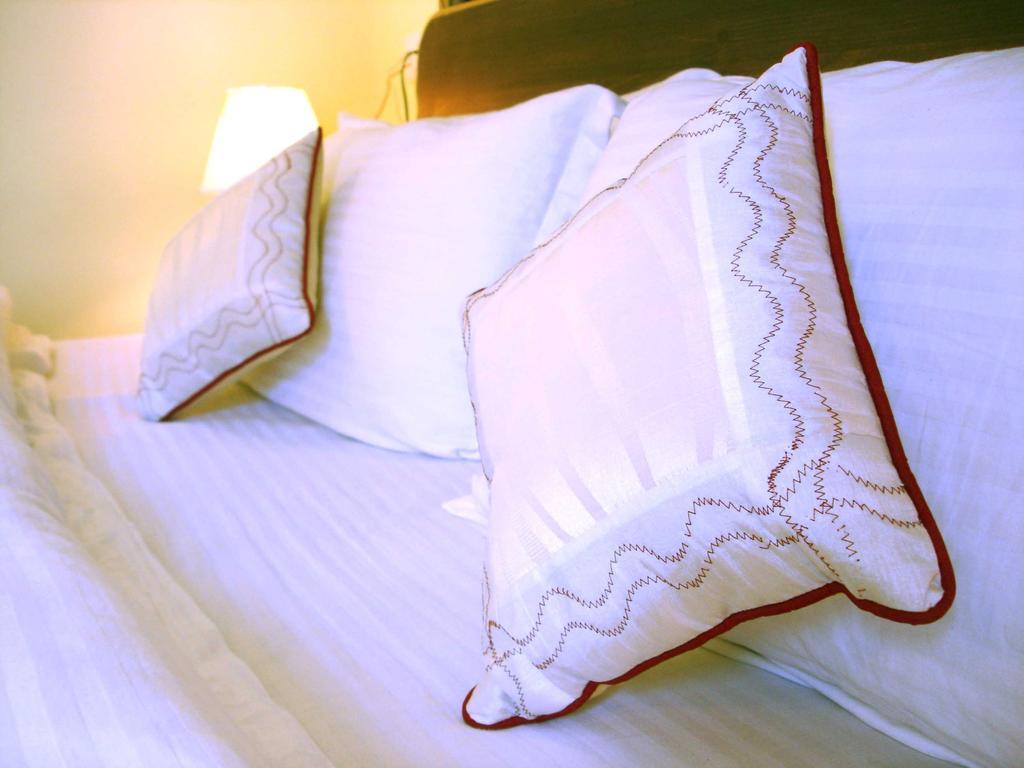 Ikraam Inn Bed & Breakfast Srīnagar Buitenkant foto