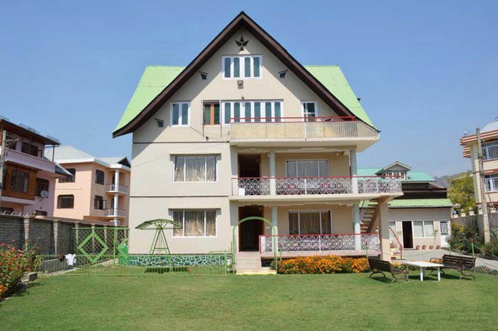 Ikraam Inn Bed & Breakfast Srīnagar Buitenkant foto